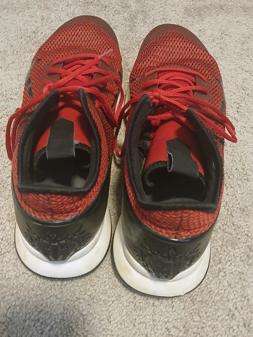 Nike LeBron Witness 4 basketball Red and Black Lightweight Sz 15 Running Shoes